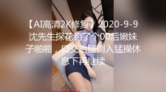 漂亮女友 想要了 弟弟还在另外一个房间 都不敢叫 闷着头就是猛怼 这身材真好